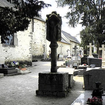 Calvaire de la chapelle Sainte-Croix de Josselin