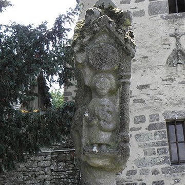 Calvaire de la chapelle Sainte-Croix de Josselin