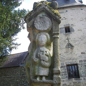 Calvaire de la chapelle Sainte-Croix de Josselin