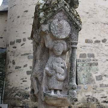 Calvaire de la chapelle Sainte-Croix de Josselin