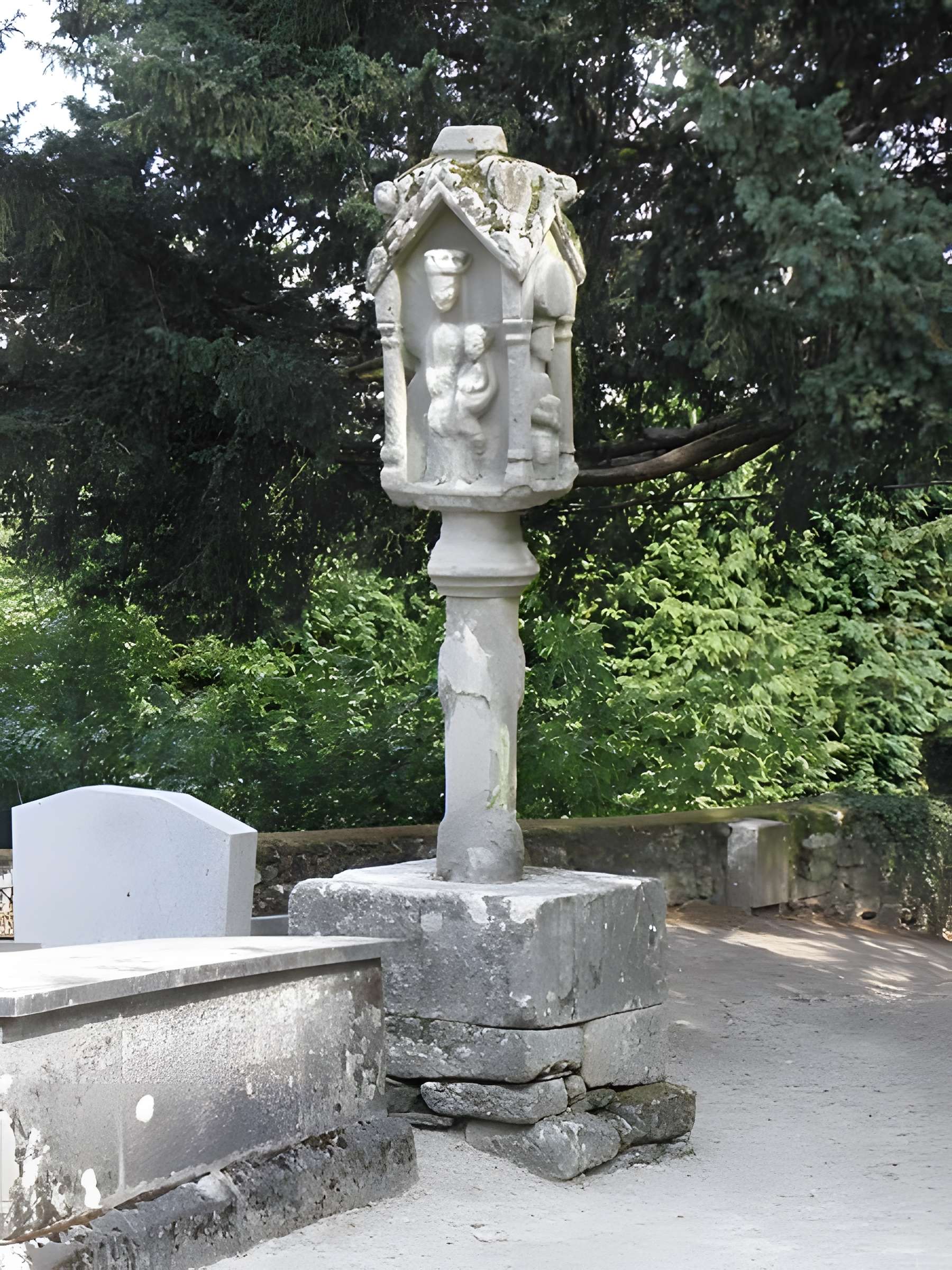 Calvaire de la chapelle Sainte-Croix de Josselin 