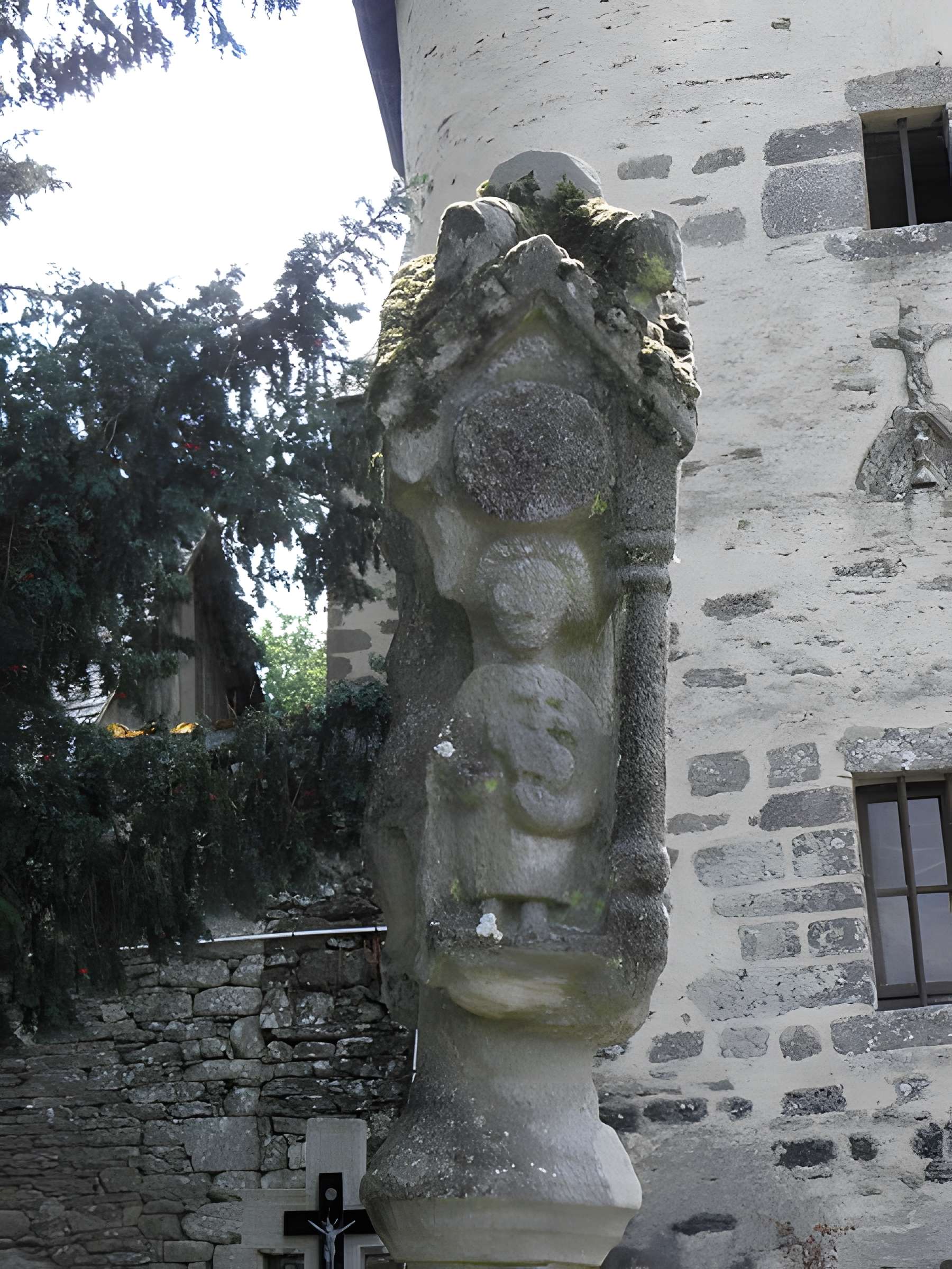 Calvaire de la chapelle Sainte-Croix de Josselin