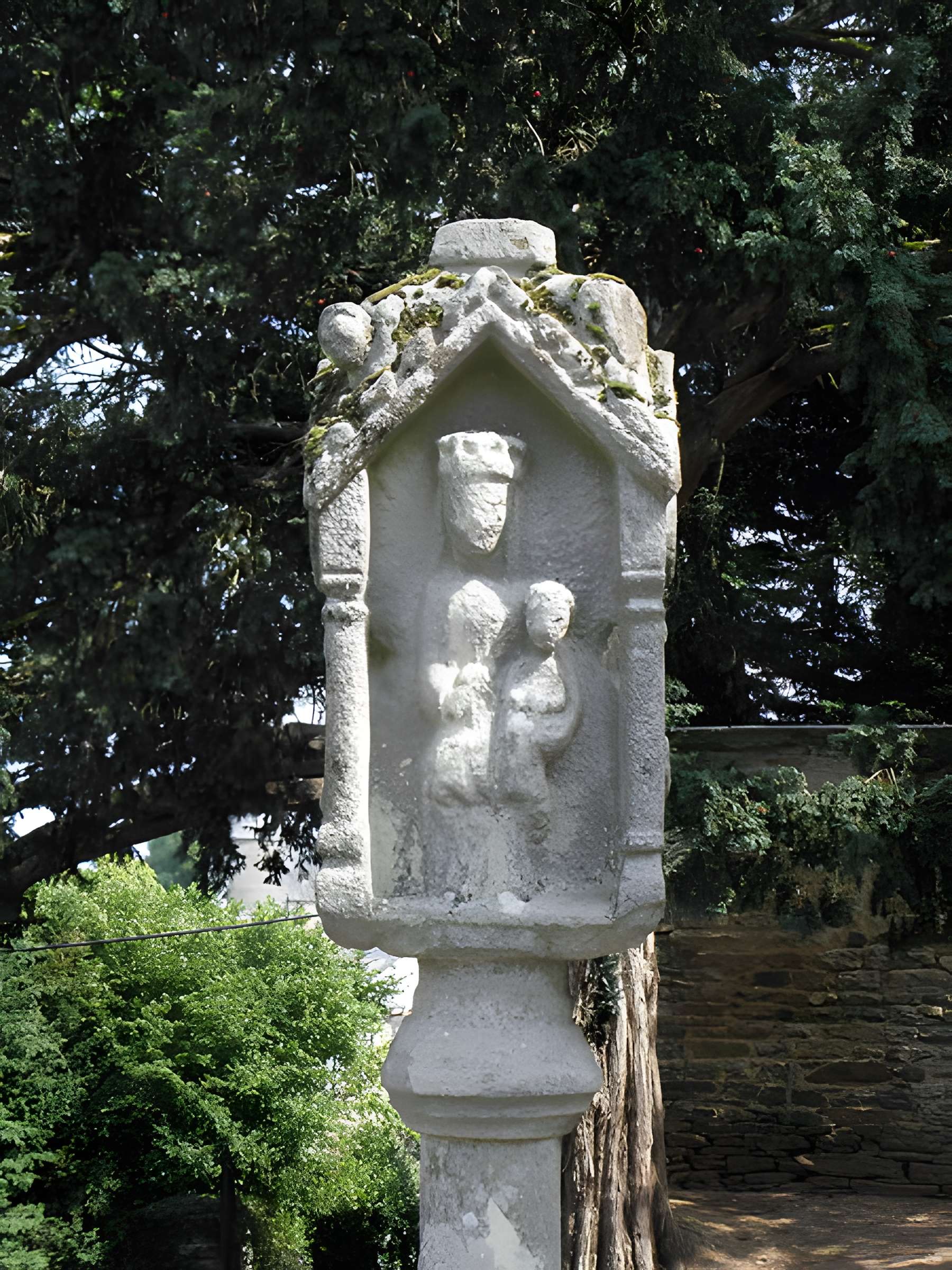 Calvaire de la chapelle Sainte-Croix de Josselin