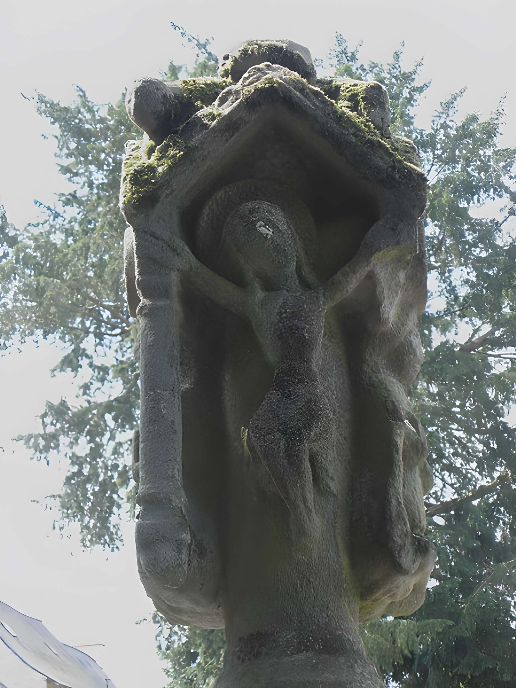 Calvaire de la chapelle Sainte-Croix de Josselin