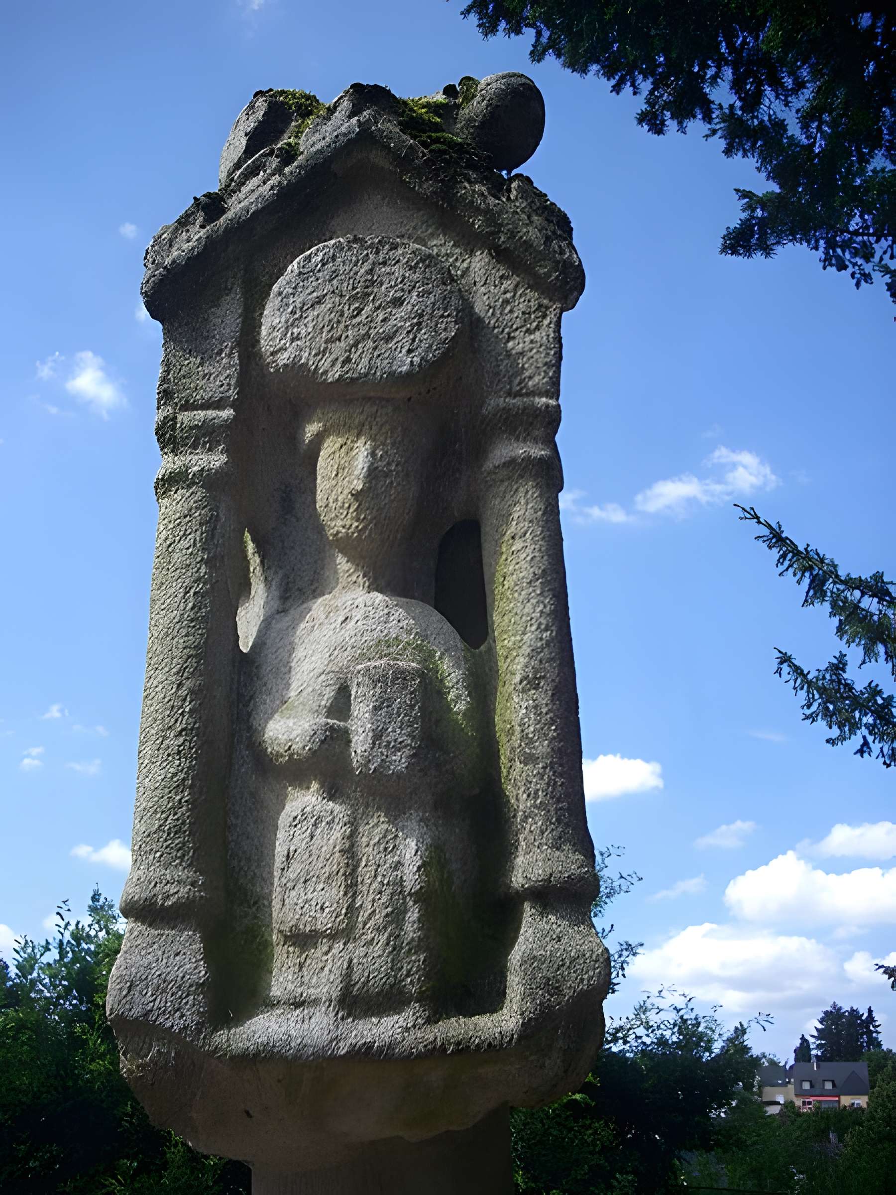 Calvaire de la chapelle Sainte-Croix de Josselin