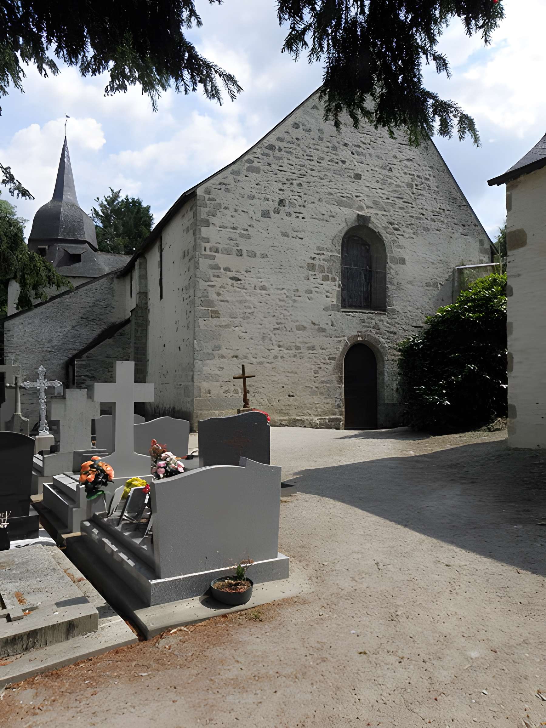 Calvaire de la chapelle Sainte-Croix de Josselin