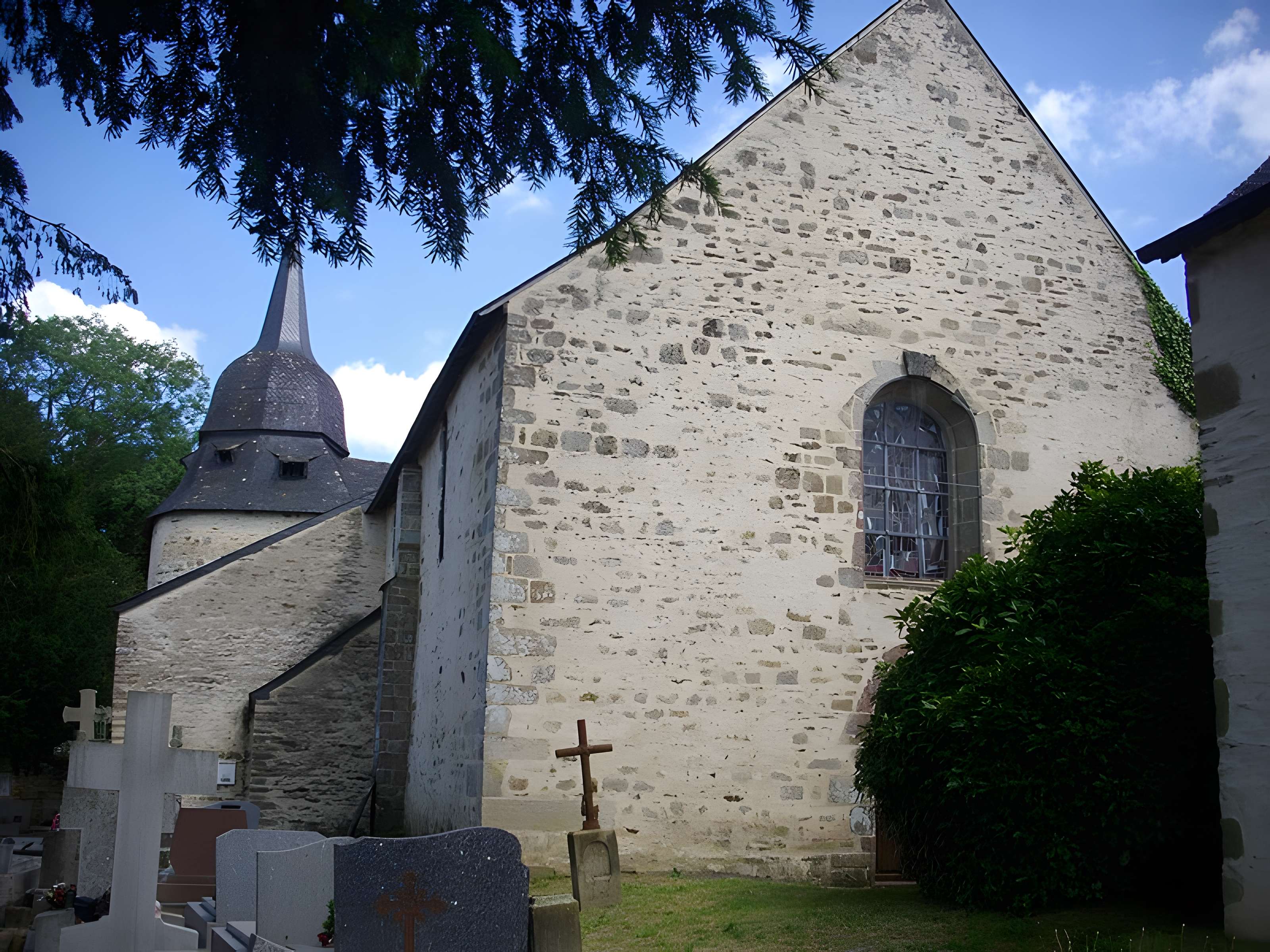 Calvaire de la chapelle Sainte-Croix de Josselin