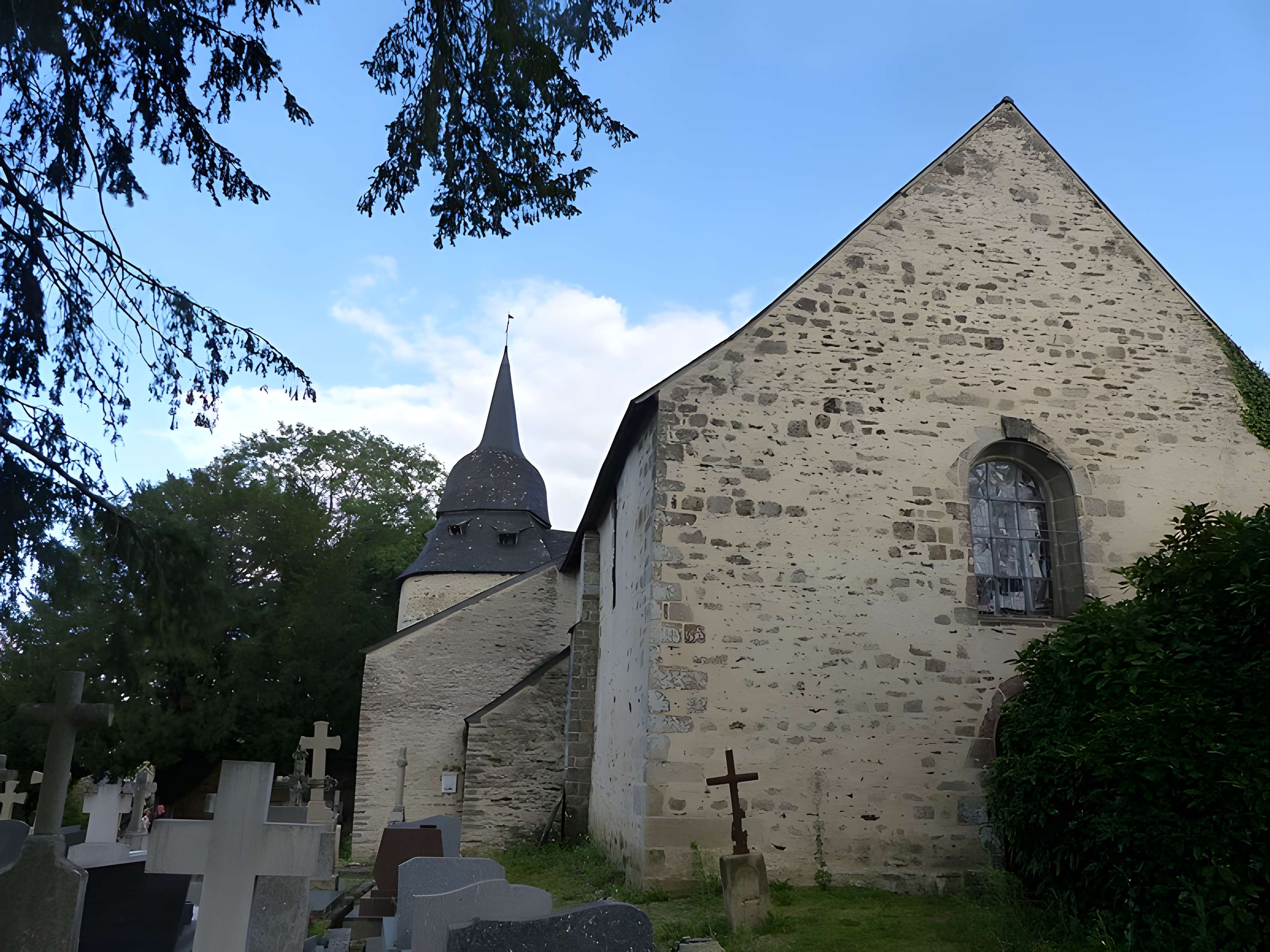 Calvaire de la chapelle Sainte-Croix de Josselin