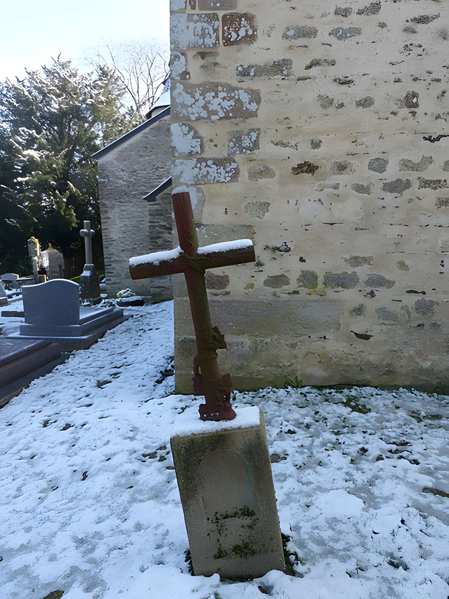 Calvaire de la chapelle Sainte-Croix de Josselin