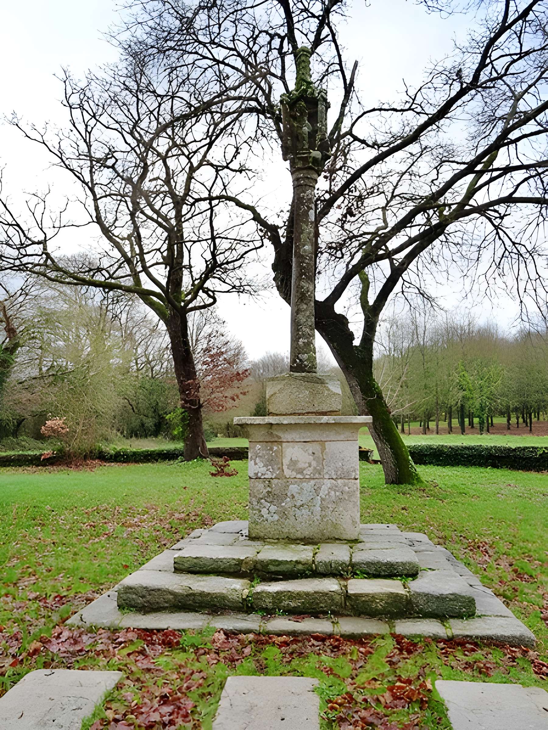 Calvaire de la Croix-de-Gohazé à Saint-Thuriau