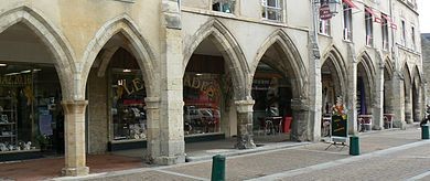 Photo de Maisons à arcades de la place de la République à Carentan