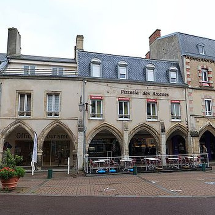 Photo de Maisons à arcades de la place de la République à Carentan