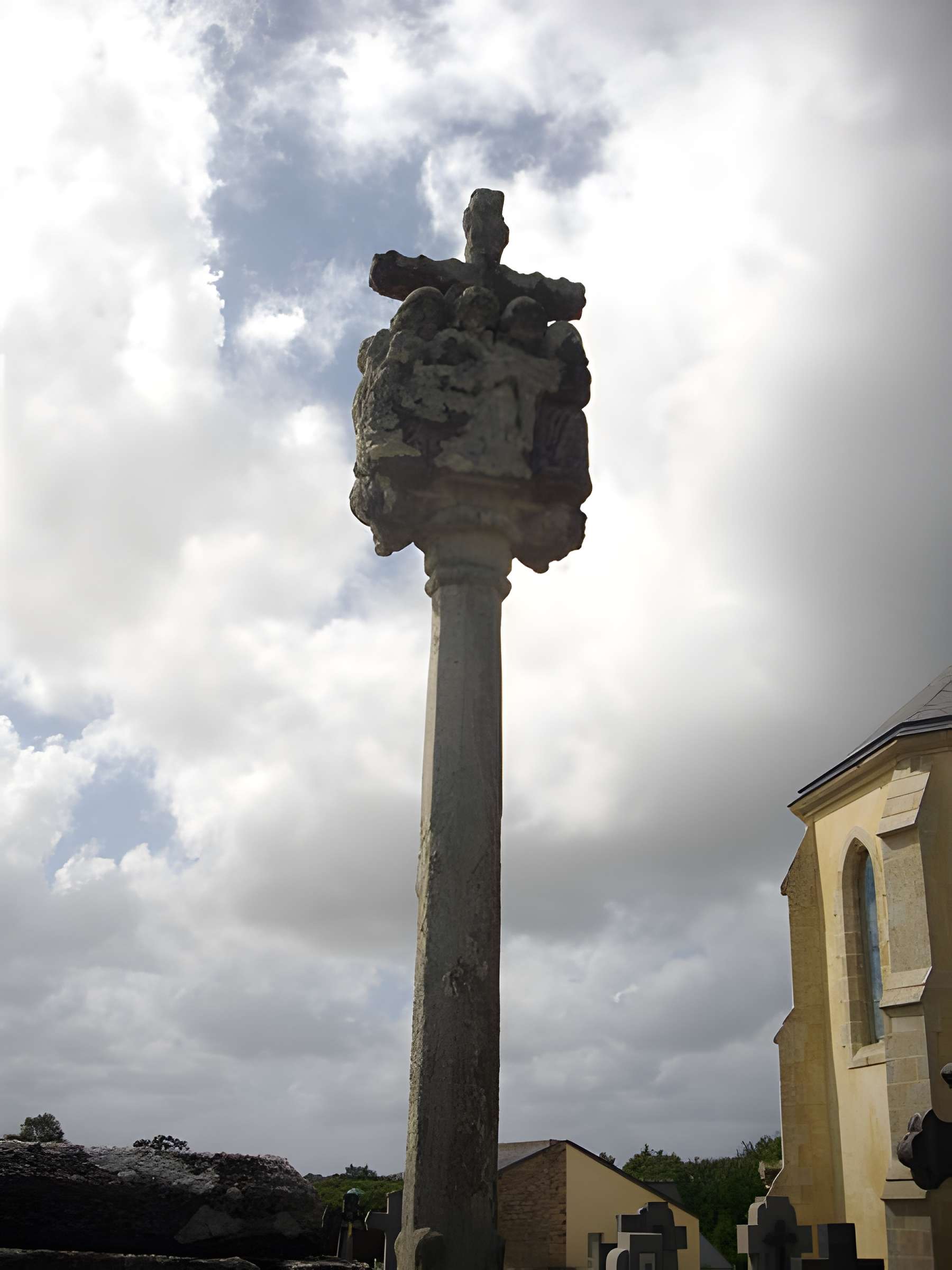 Calvaire du cimetière de Locqueltas