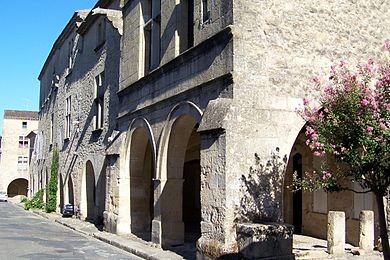 Photo de Maisons à arcades, Place du Mercadiou à Saint-Macaire