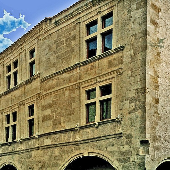 Photo de Maisons à arcades, Place du Mercadiou à Saint-Macaire