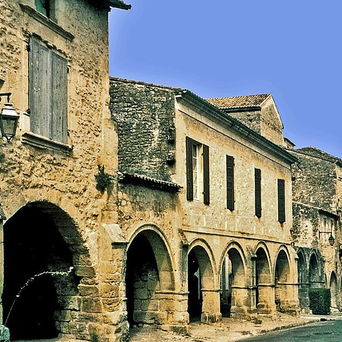 Photo de Maisons à arcades, Place du Mercadiou à Saint-Macaire