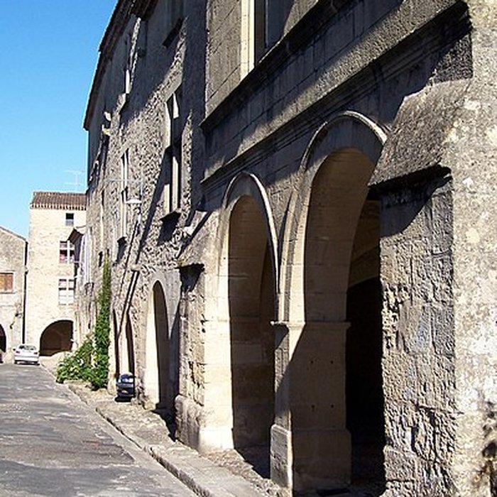 Photo de Maisons à arcades, Place du Mercadiou à Saint-Macaire