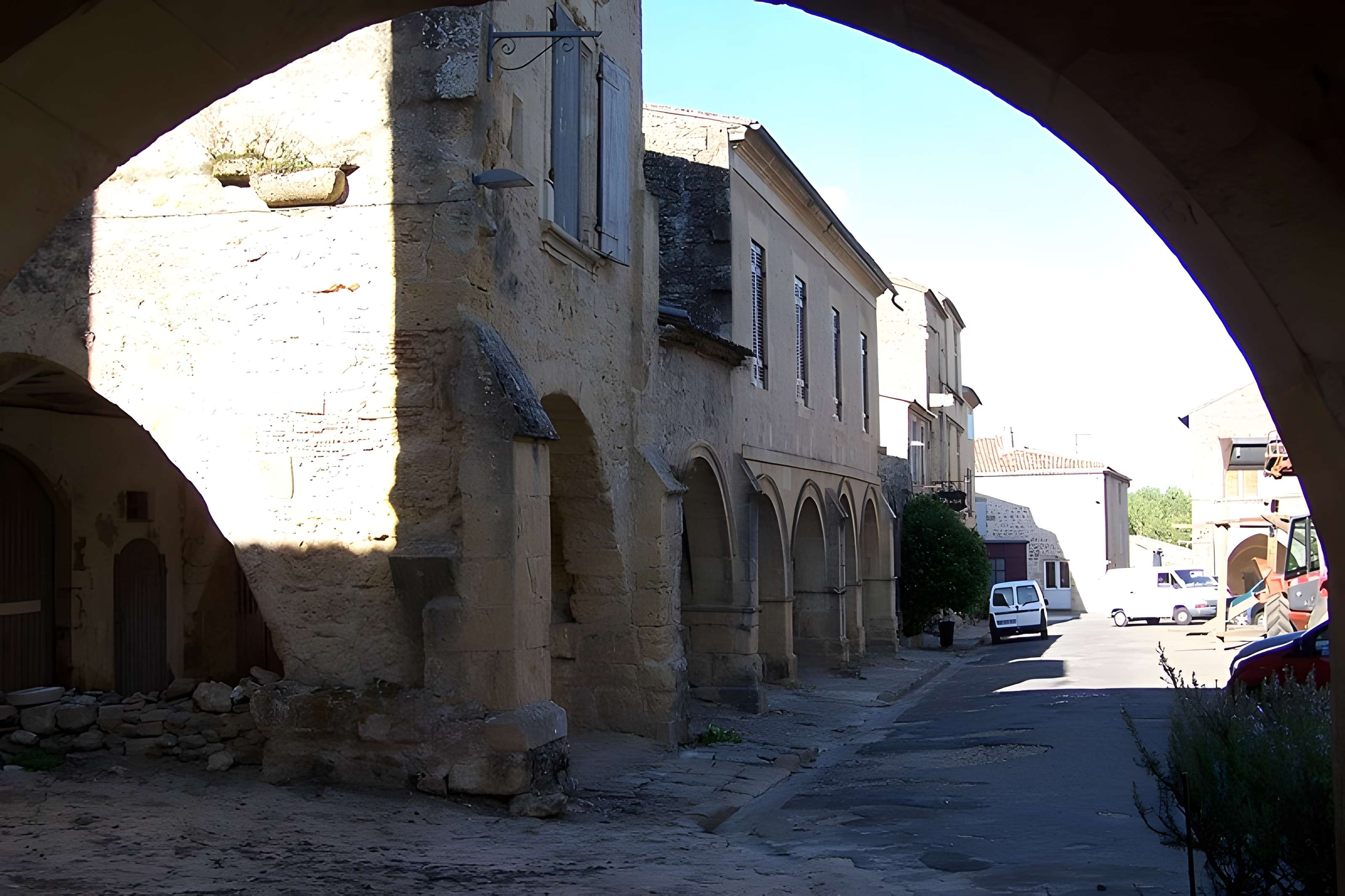 Maisons à arcades, Place du Mercadiou à Saint-Macaire