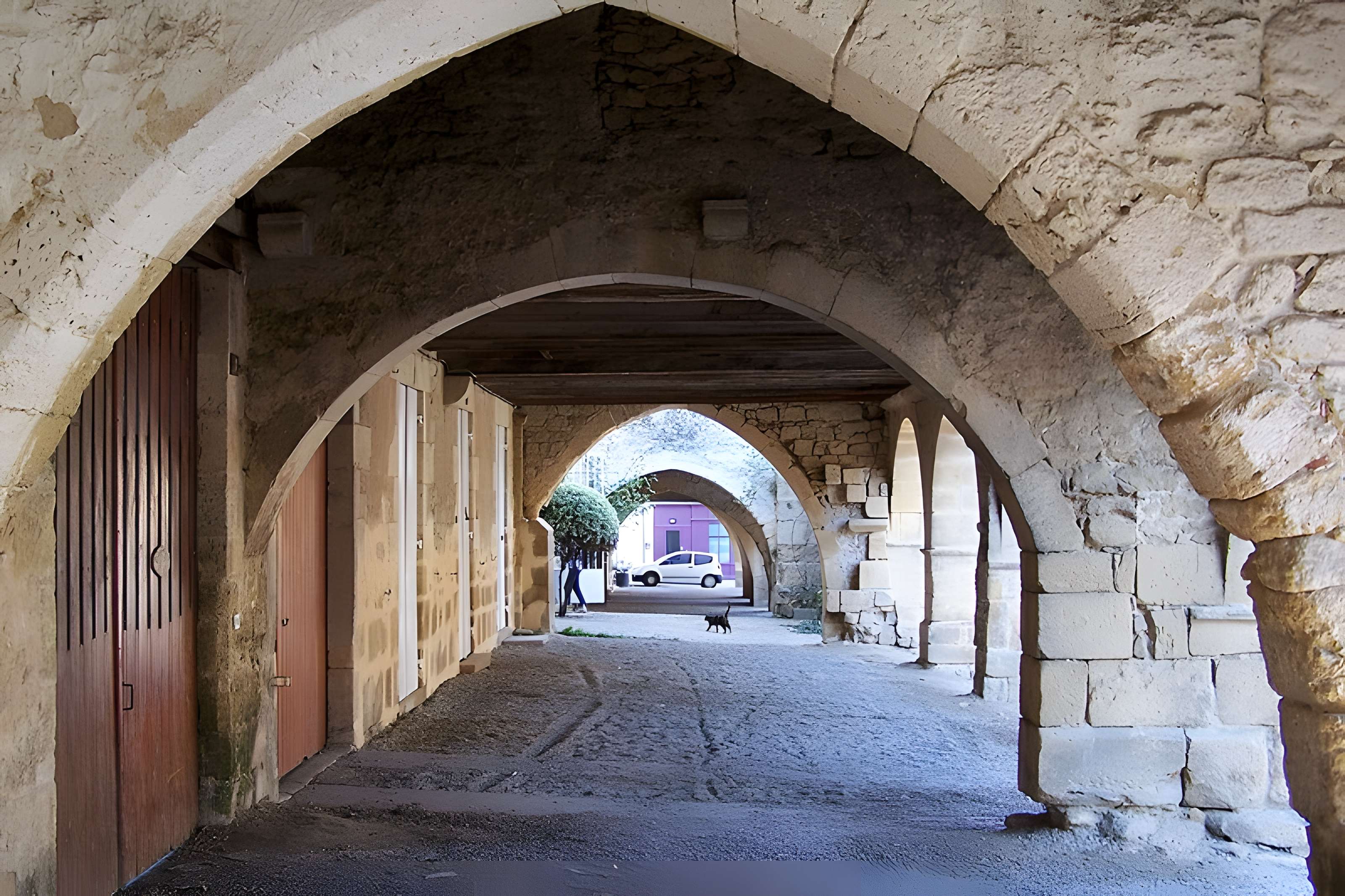 Maisons à arcades, Place du Mercadiou à Saint-Macaire