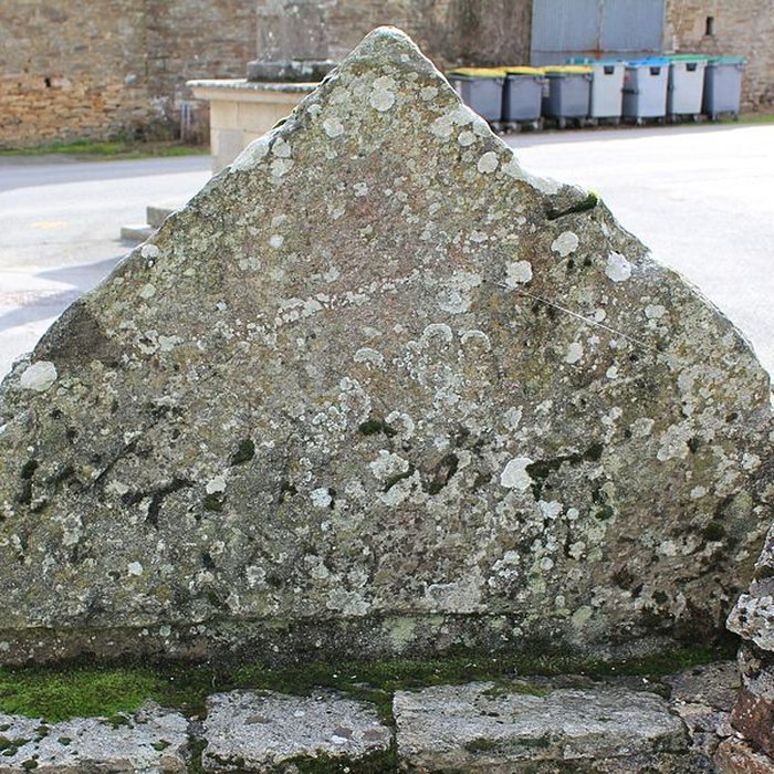 Photo de Calvaire et tympan de Coët-Bugat à Guégon