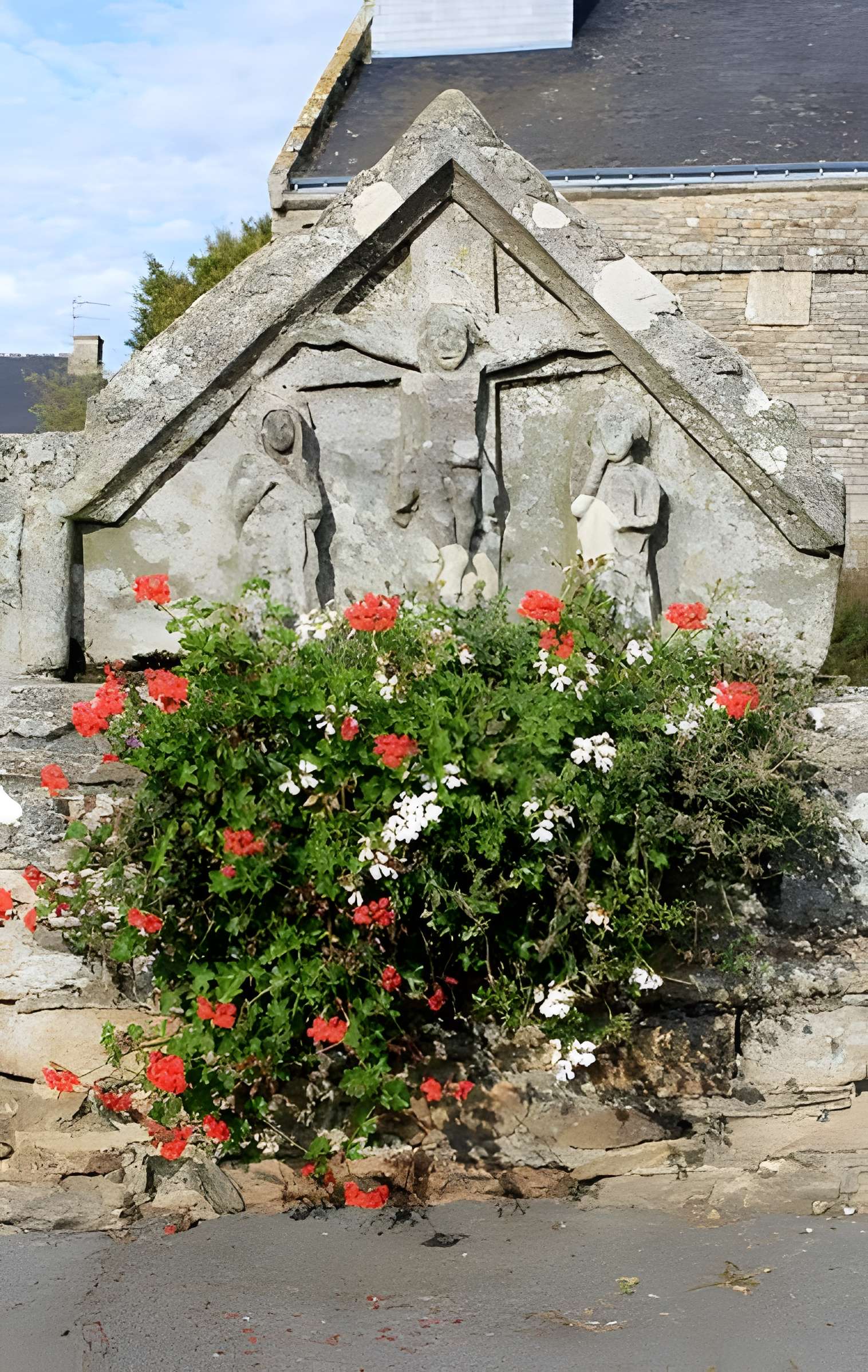 Calvaire et tympan de Coët-Bugat à Guégon 