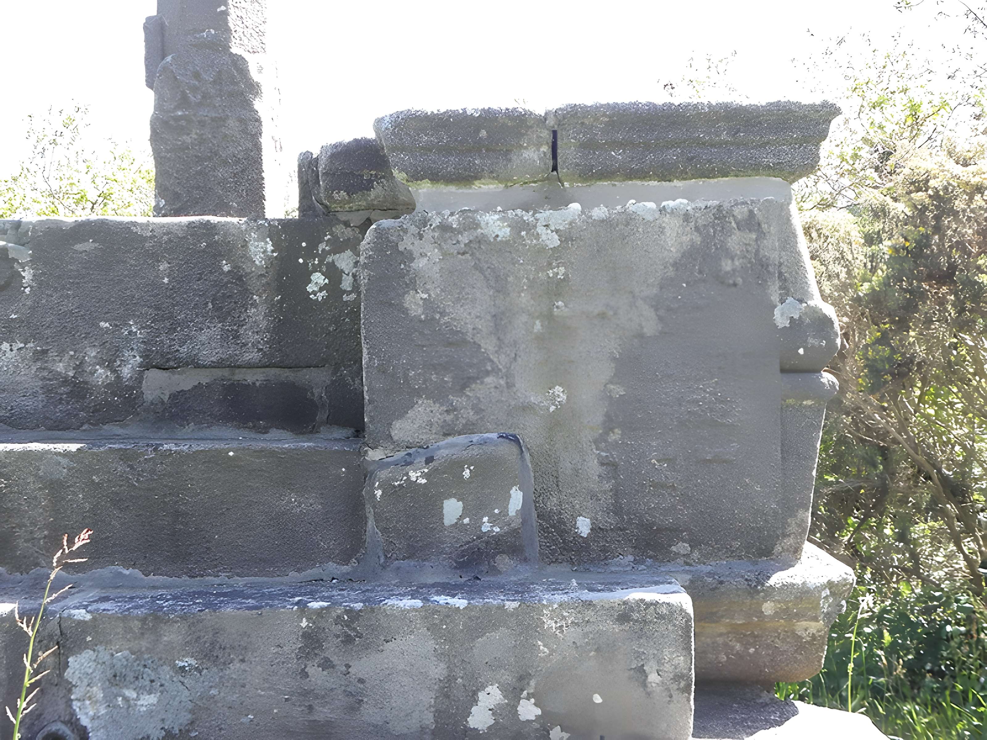 Calvaire-autel de Kergoal à Plouescat