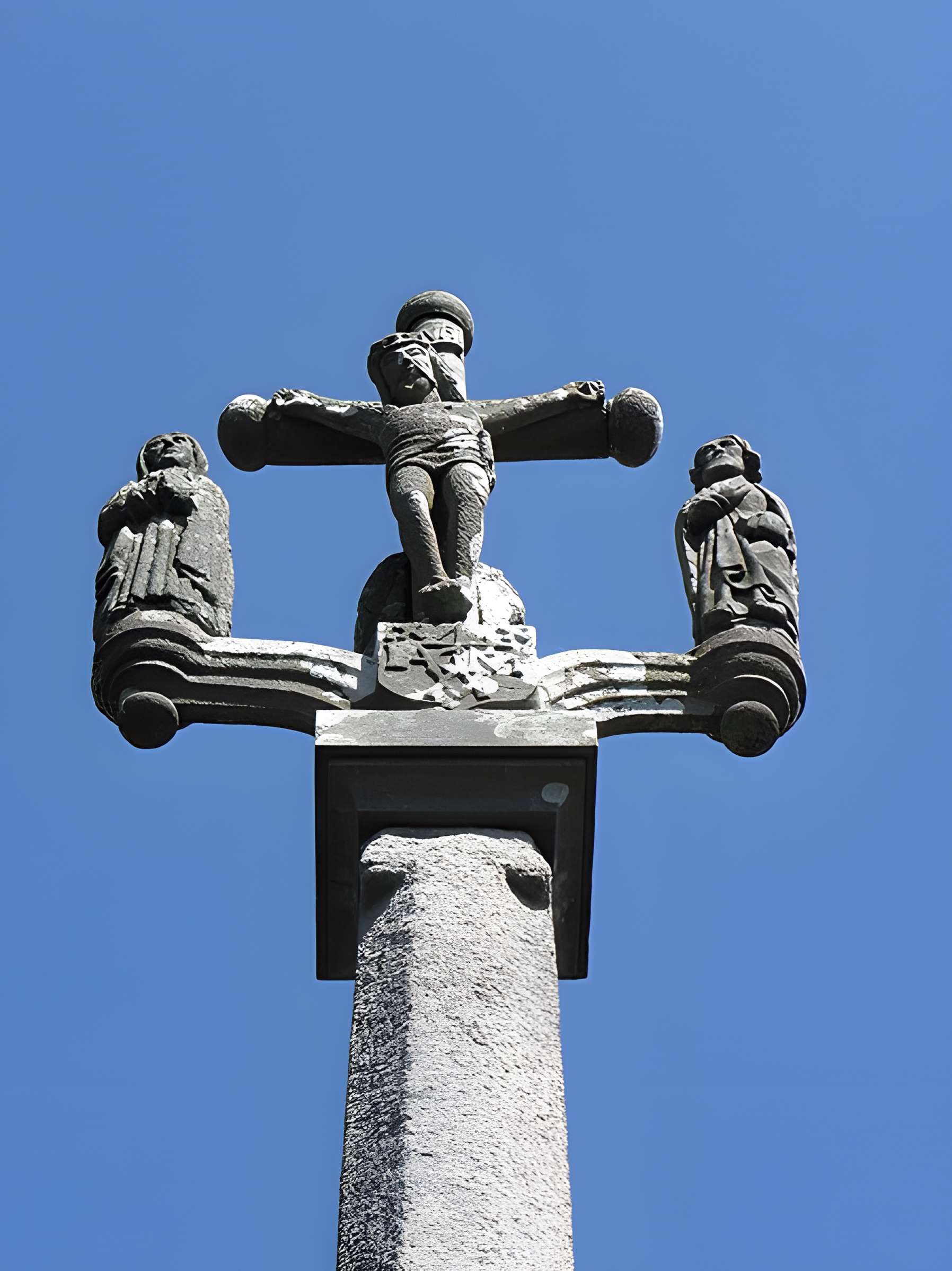 Calvaire-autel de Kergoal à Plouescat