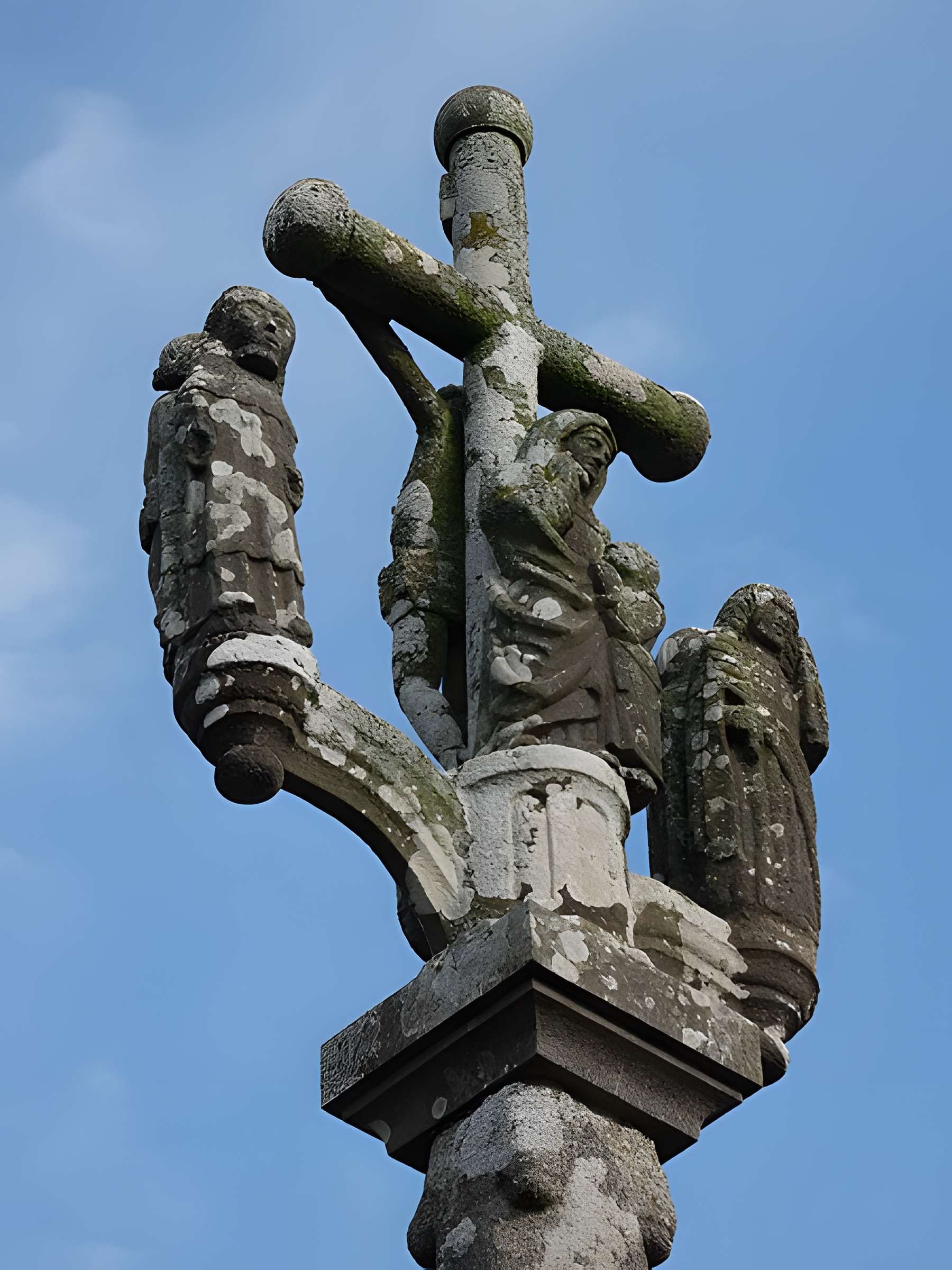 Calvaire-autel de Kergoal à Plouescat