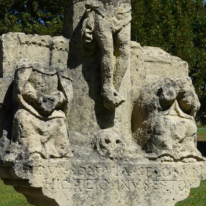 Photo de Calvaire-autel de Nanthiat