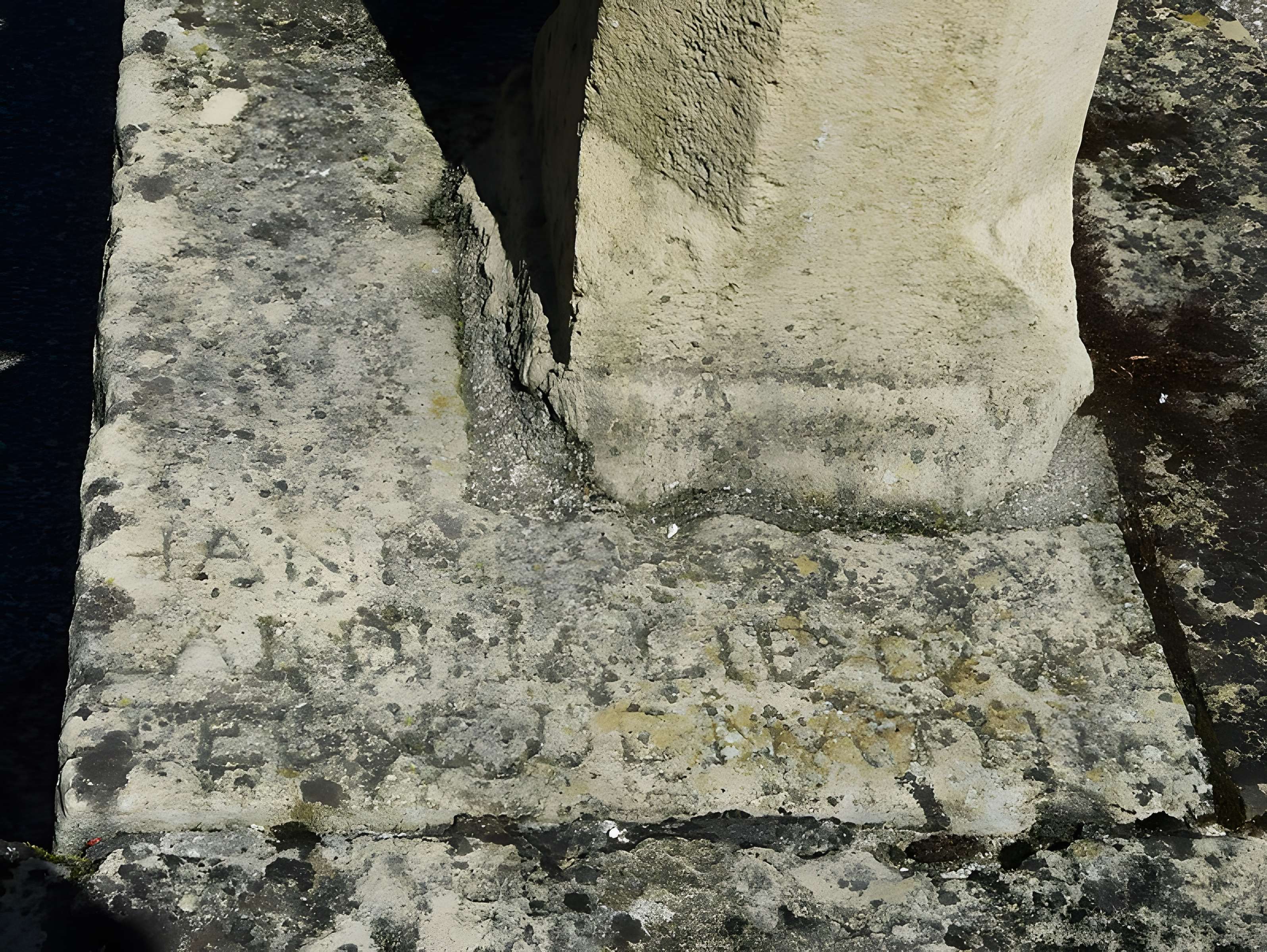 Calvaire-autel de Nanthiat