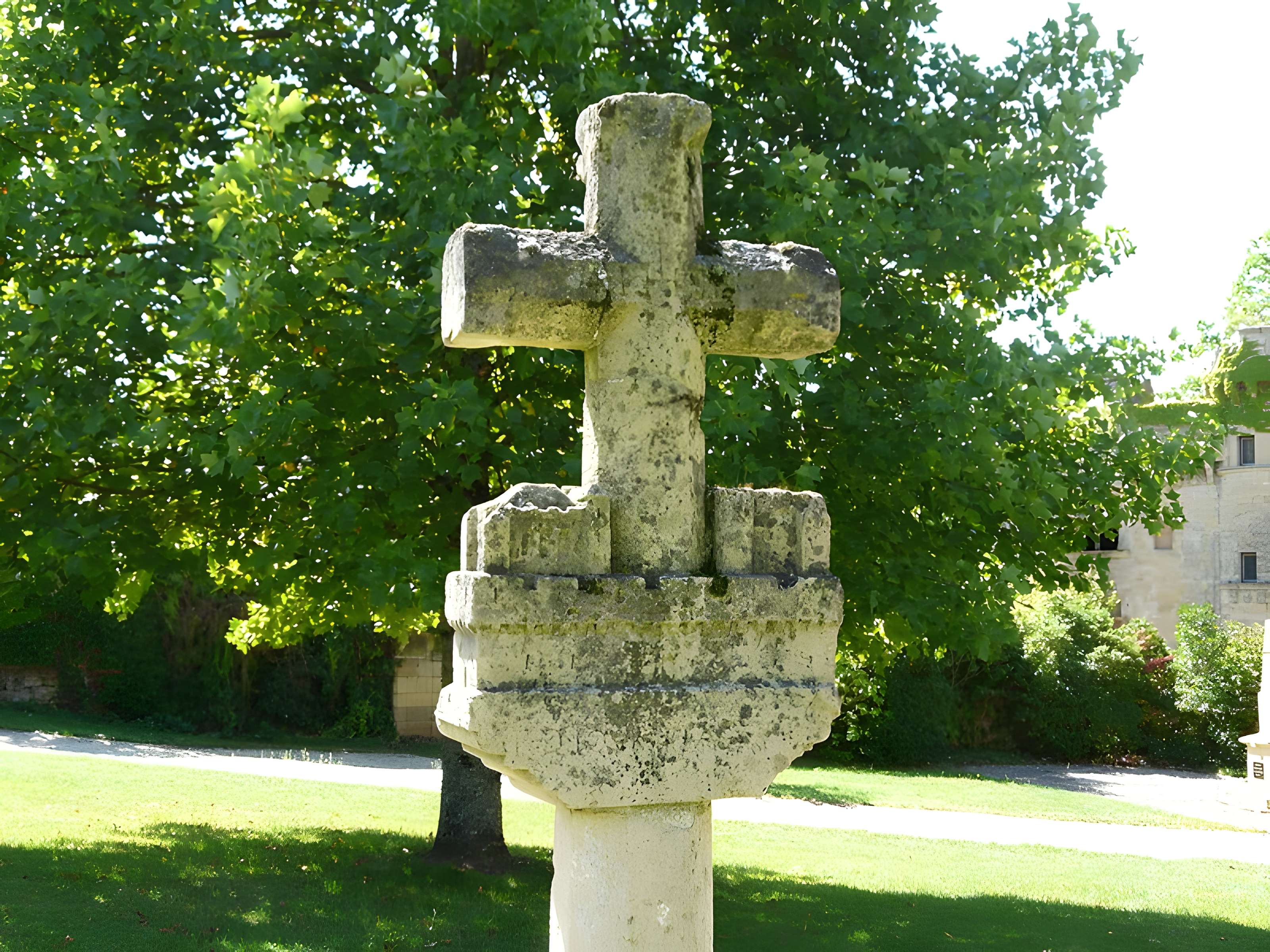 Calvaire-autel de Nanthiat