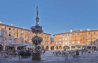 Photo de Maisons, Place Nationale de Montauban
