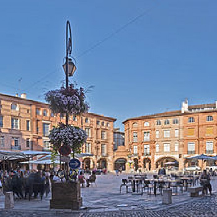Photo de Maisons, Place Nationale de Montauban