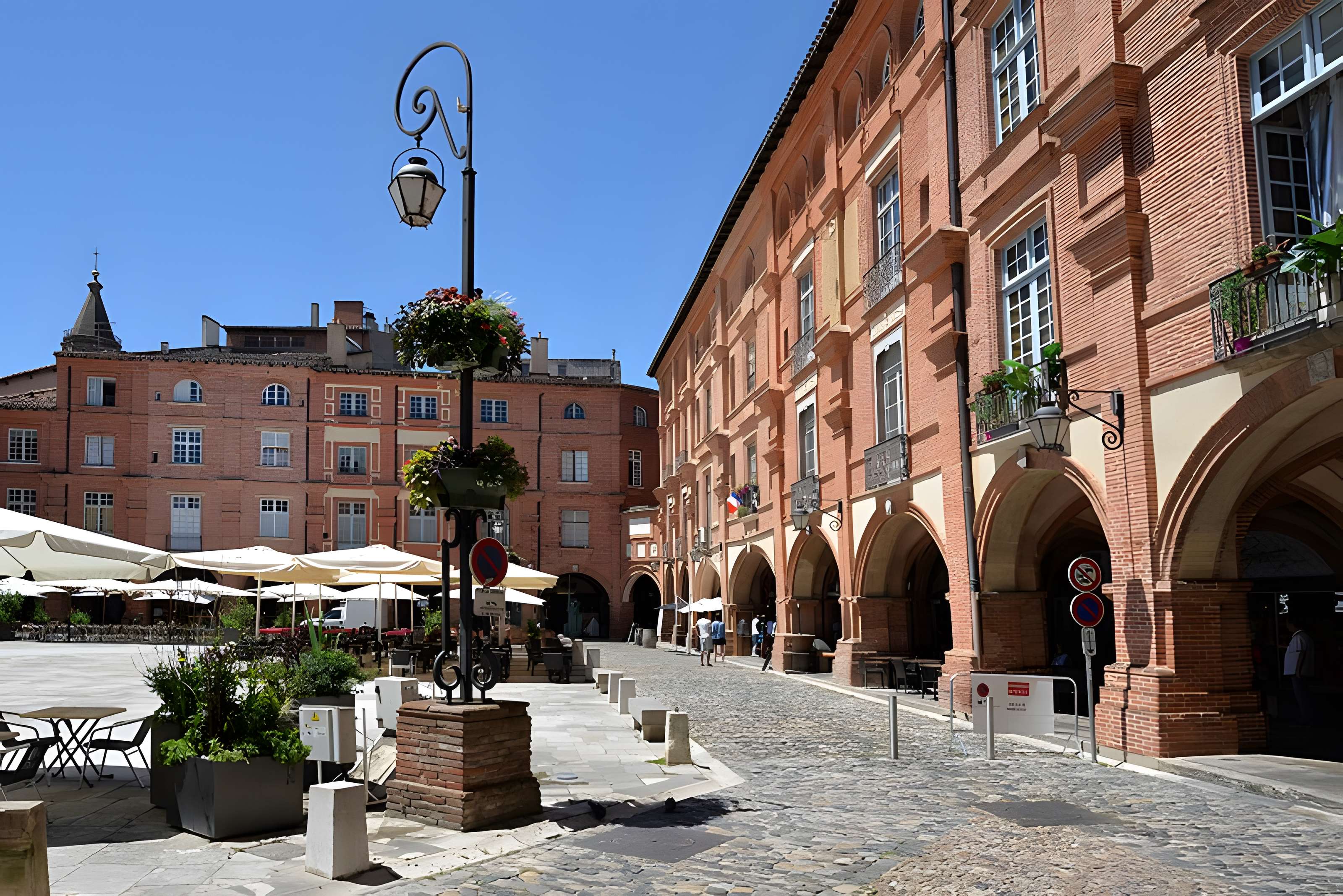 Maisons, Place Nationale de Montauban