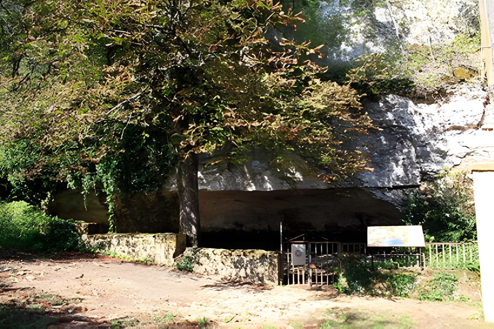 Abri de Cro-Magnon aux Eyzies-de-Tayac-Sireuil 