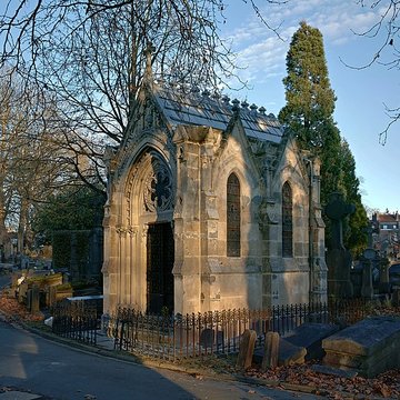 Chapelle de la famille Gonnet, située au cimetière de lEst