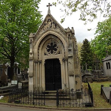 Chapelle de la famille Gonnet, située au cimetière de lEst