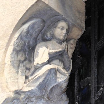 Chapelle de la famille Gonnet, située au cimetière de lEst