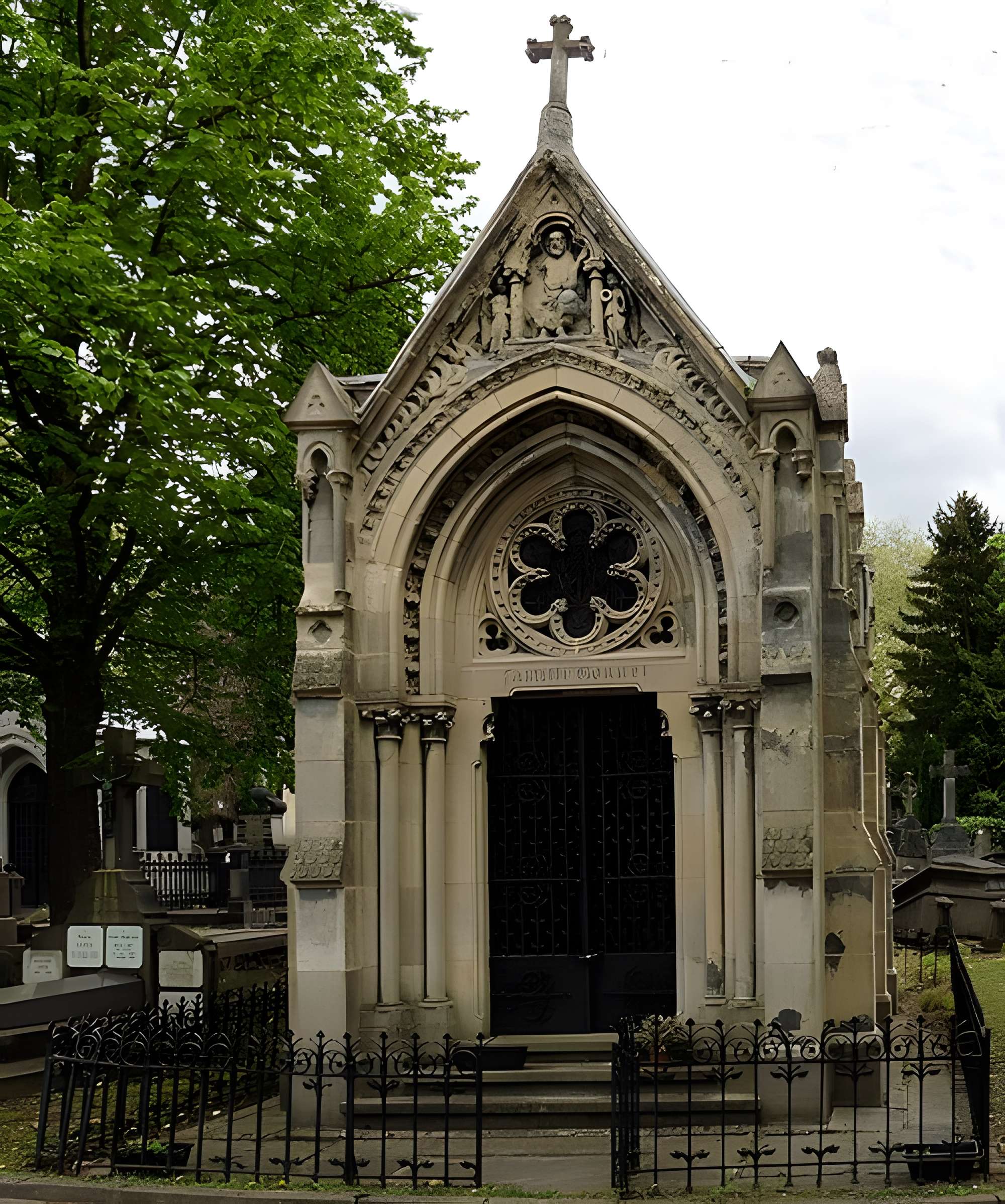Chapelle de la famille Gonnet, située au cimetière de l'Est