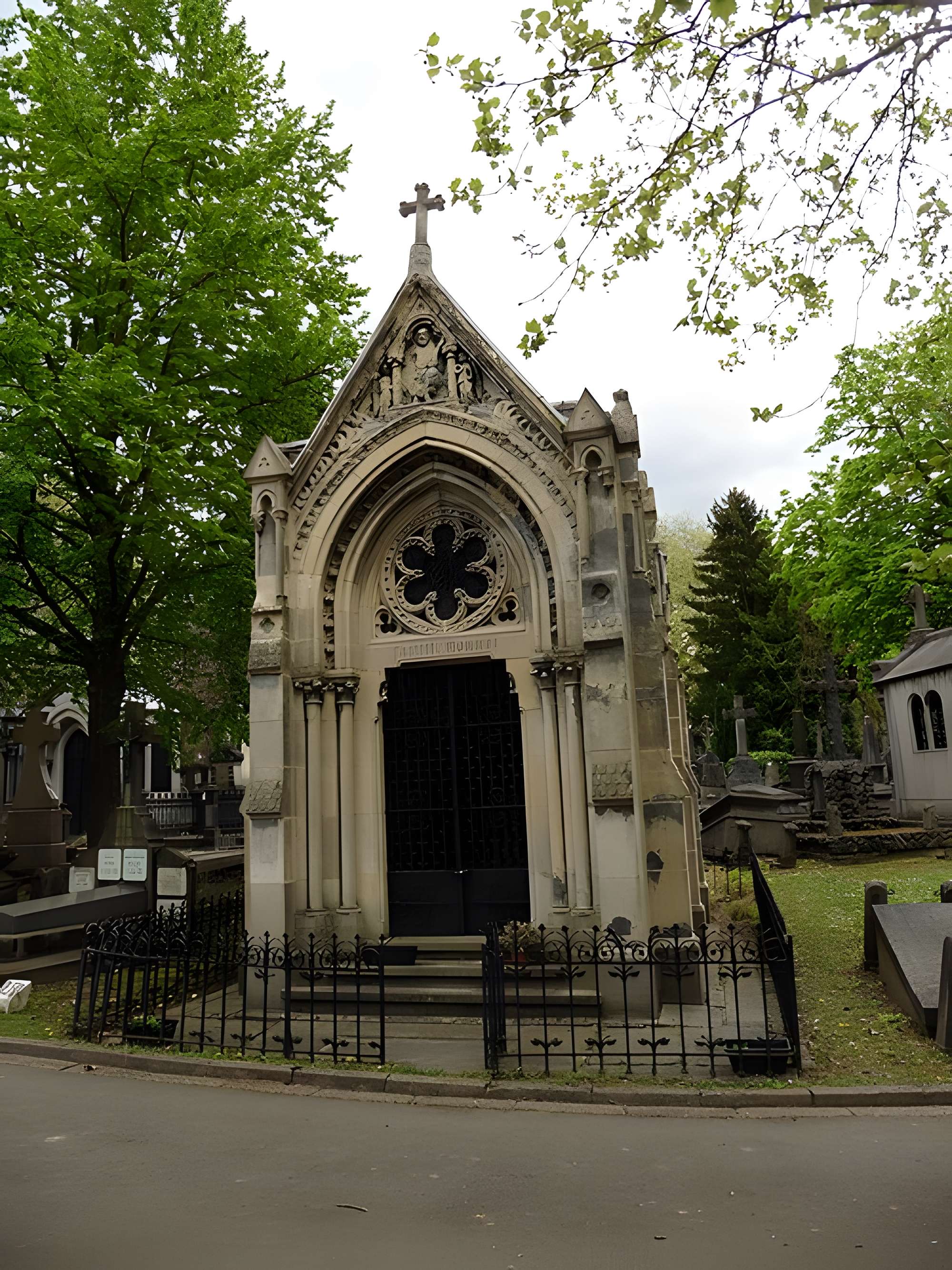 Chapelle de la famille Gonnet, située au cimetière de l'Est