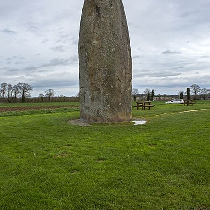 Photo de Menhir de Champ-Dolent à Dol-de-Bretagne