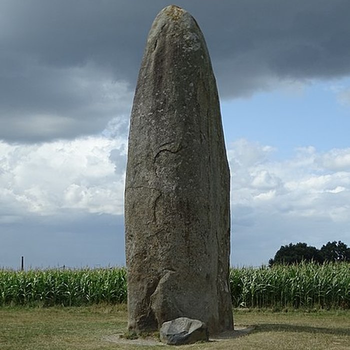 Photo de Menhir de Champ-Dolent à Dol-de-Bretagne