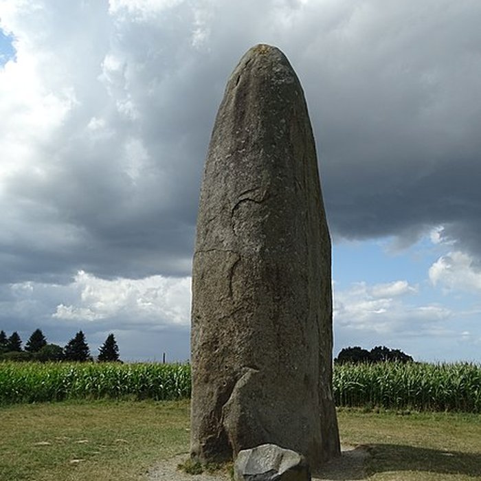 Photo de Menhir de Champ-Dolent à Dol-de-Bretagne