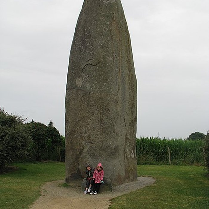Photo de Menhir de Champ-Dolent à Dol-de-Bretagne