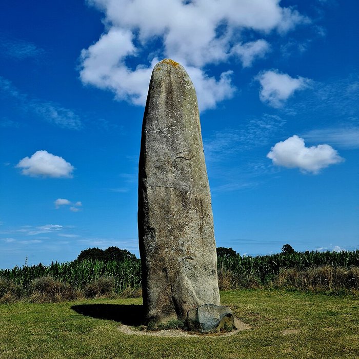 Photo de Menhir de Champ-Dolent à Dol-de-Bretagne