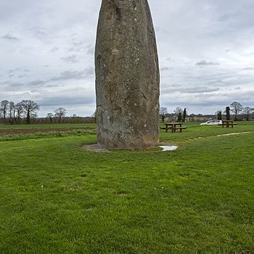 Menhir de Champ-Dolent à Dol-de-Bretagne