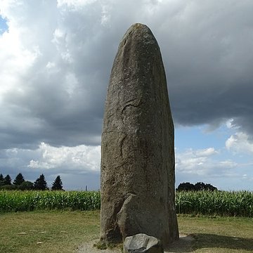 Menhir de Champ-Dolent à Dol-de-Bretagne