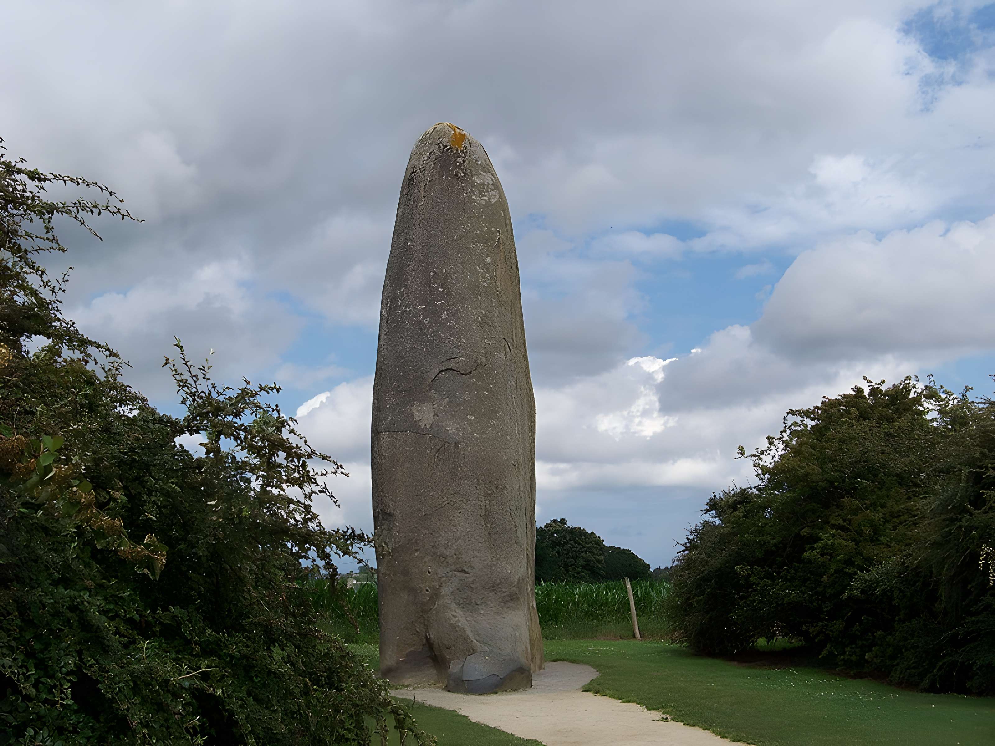 Menhir de Champ-Dolent à Dol-de-Bretagne