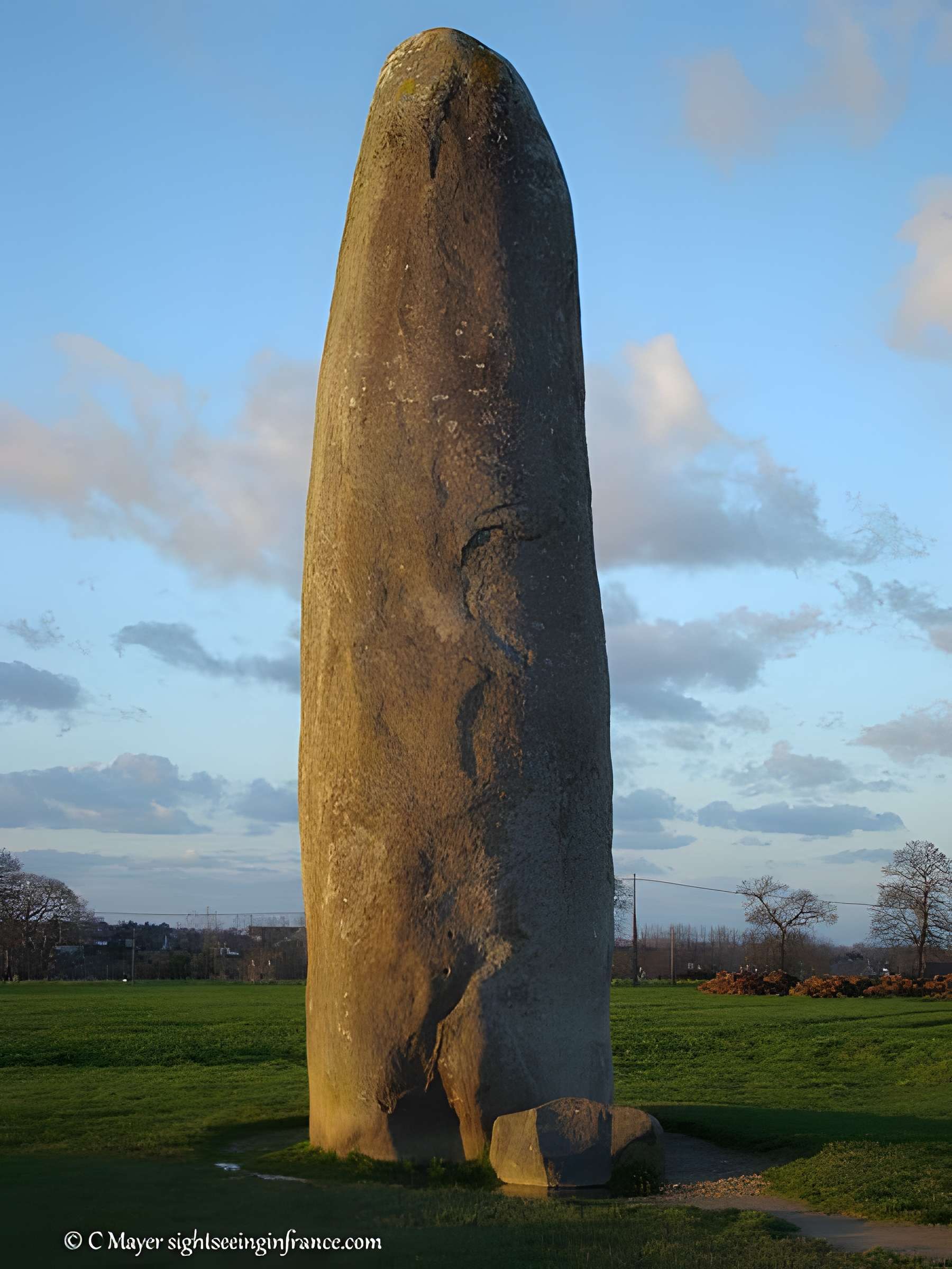 Menhir de Champ-Dolent à Dol-de-Bretagne