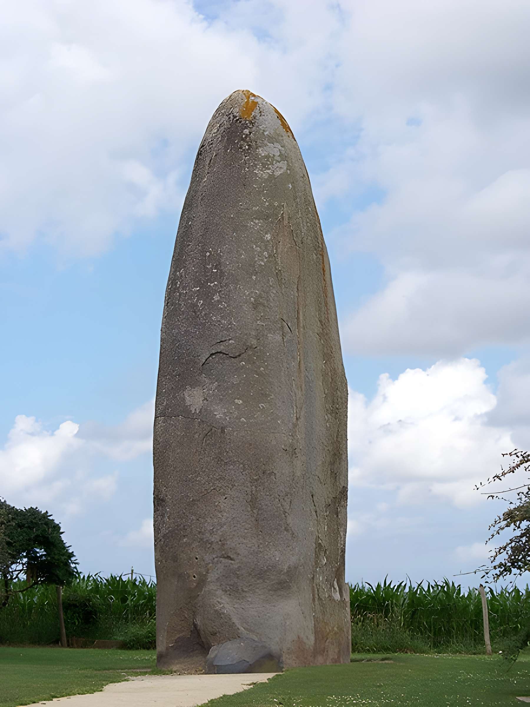 Menhir de Champ-Dolent à Dol-de-Bretagne